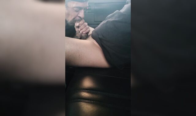 Lyft driver said he would give me a free-for-all-for-all ride if I let him slurp my meat