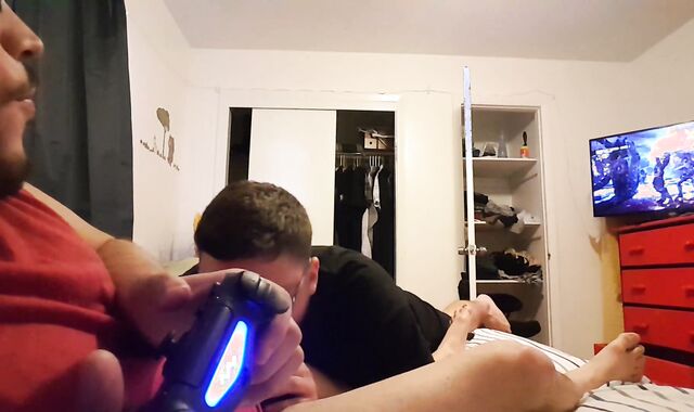 Giving Each Other Blowjobs While Playing Mortal Kombat X