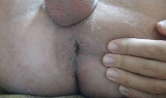 Finger-Tickling My Pink Cigar-Squashing Queer-For-Pay Arse