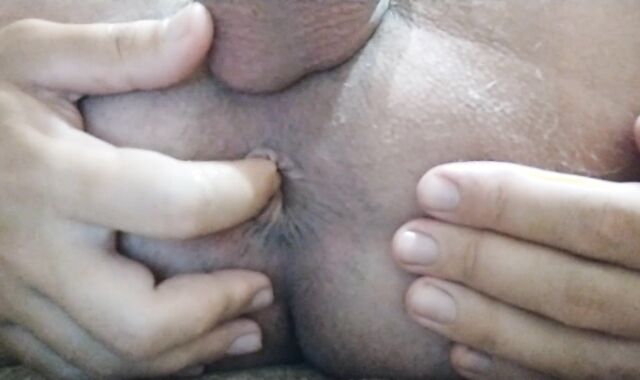 Finger-Tickling My Pink Cigar-Squashing Queer-For-Pay Arse