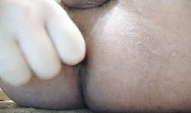 Finger-Tickling My Pink Cigar-Squashing Queer-For-Pay Arse