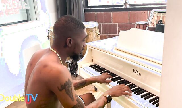 DOUBLEUTV PRESENTS AARON