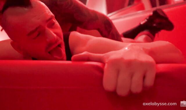 Jaws and assfuck penetration open up with Axel Abysse and Viktor Rom