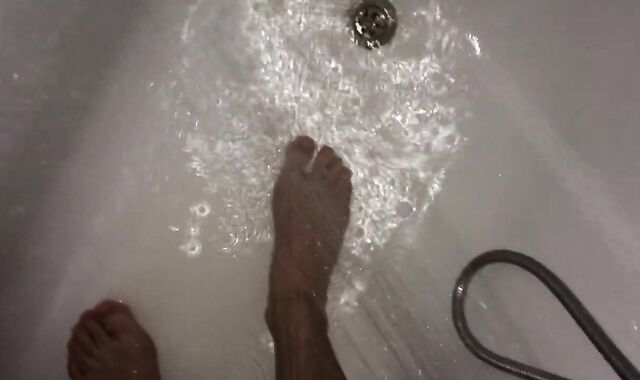 Fapping off in the shower