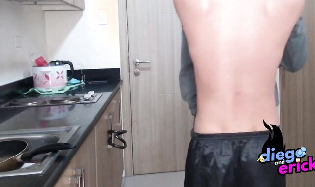 HIGHLY VERY FIRST TIME HOOKING UP USING GRINDR FAG-CONVERSE TOUGH DRILL-A-THON ON THE KITCHEN