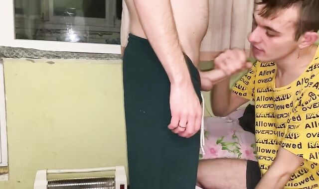 Makes a passive breezy gag on her man sausage, then strokes it into his facehole