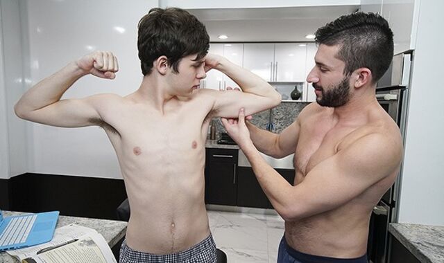 Grizzly Step Stepbro Deep Mouths And Breeds Jummy Twink Dakota Lovell In The Kitchen - BrotherCrush