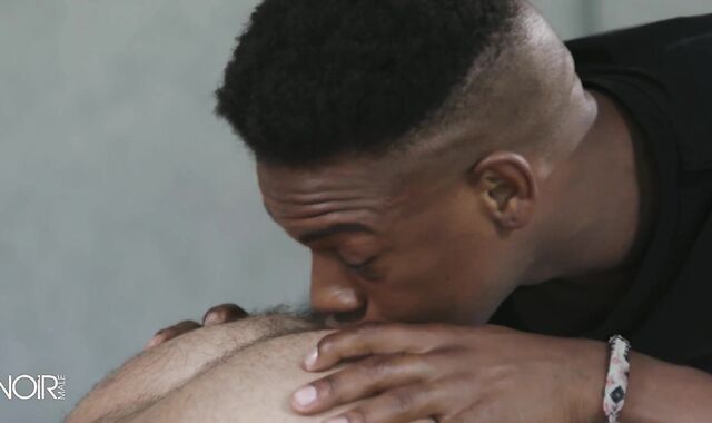 Noir Male - Adrian Hart Pretends To Be The Massagist When He Observes How Fabulous Silver Steele Is