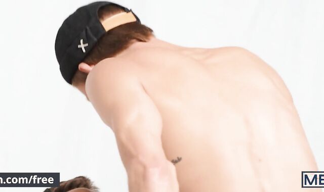 Men - Theo Brady Witnesses Malik Delgaty Drains Off, He Locks The Door To Be Totally Alone With Him