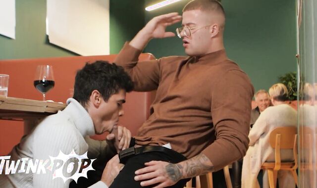 Lad Pop - Ashton Summers Gives Clark Delgaty A Sucky-Sucky Under The Table At The Restaurant