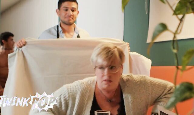 Lad Pop - Ashton Summers Gives Clark Delgaty A Sucky-Sucky Under The Table At The Restaurant