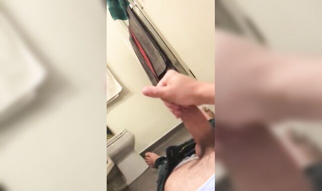 Twunk used by gay-for-pay muscle jocks Spunk wet 3 way justfor.fans/dannygunnxx