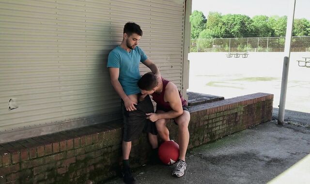 Johnny Rapid Gargle-Job'ed By Dalton Riley After Working Out