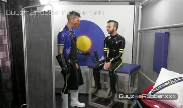 Super Supah-Smashing-Super-Steamy Guy in Love Glove asks his Doctor to opened up out his arse and plow him before he heads to a fetish soiree