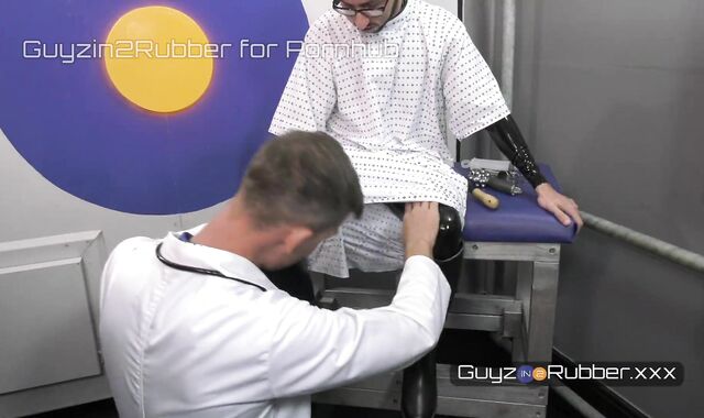 Super Supah-Smashing-Super-Steamy Guy in Love Glove asks his Doctor to opened up out his arse and plow him before he heads to a fetish soiree