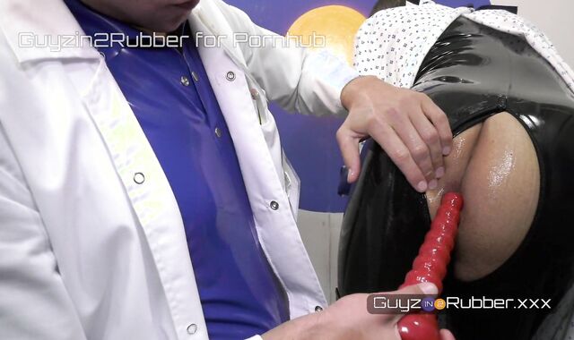 Super Supah-Smashing-Super-Steamy Guy in Love Glove asks his Doctor to opened up out his arse and plow him before he heads to a fetish soiree