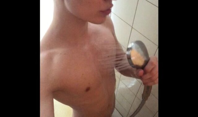 (Risky) Torrid guy Wank in Shower at the Gym /BIG MAN MEAT (23cm)/Huge fountain