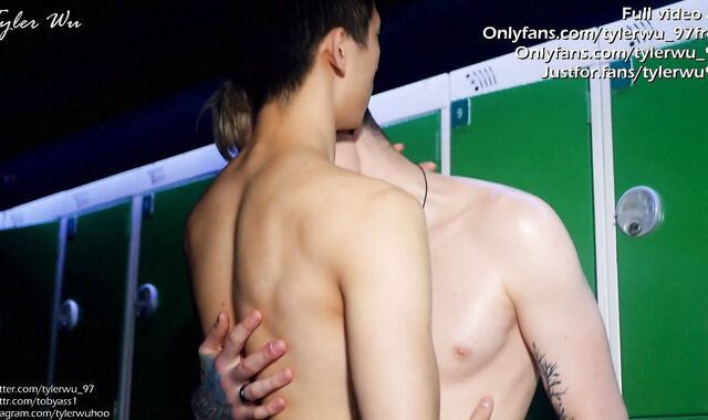 My Asian boyfriend romps me love glove-free-for-all-for-all in the gym locker apartment