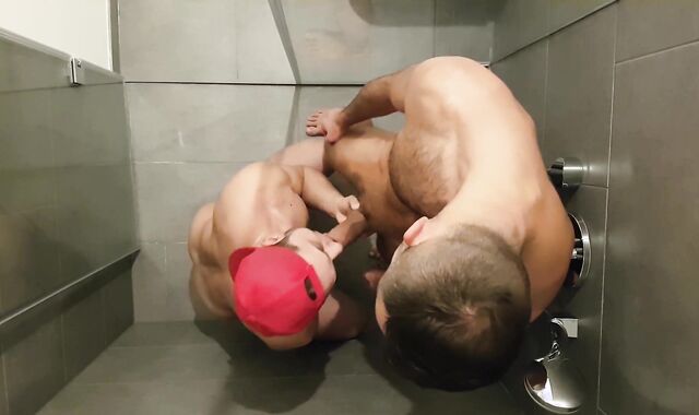 Pulverize in bathroom with my fitness trainer