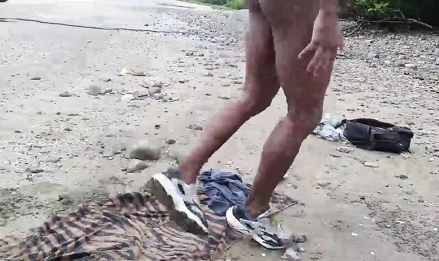 We humped in a nudist beach, but from the back I spotted a stranger jack, and looked at us