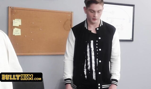 Nerdy School Stud Gets Unwrapped Down In The Locker Room And Predominated By Prettily-Shaped Classmate