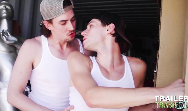 TRAILERTRASHBOYS Homo Masturbate Hunter Barebacks Shae Reynolds