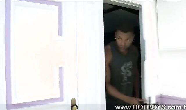 HB - The Delivery guy - dom Gorilla & Felipe Katter