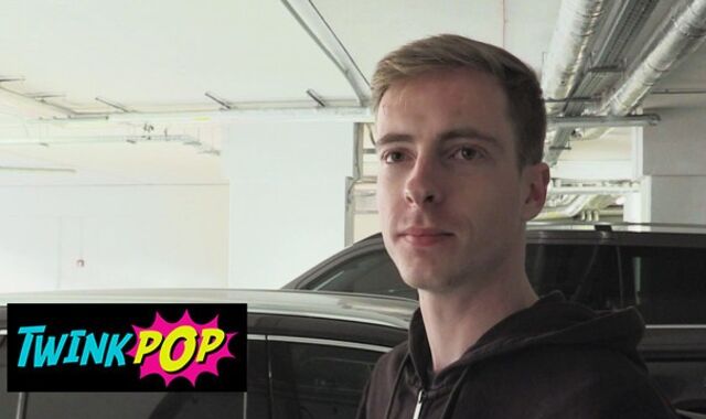 TWINK POP - Slender Man Loses His Keys When A Stranger Comes & Offers Help In Exchange With His Lollipop