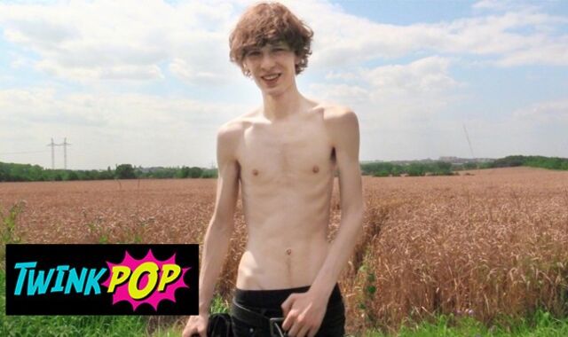 TWINKPOP - He Is Ambling Around When He Finds A Twunk Wondering In The Middle Of The Realm