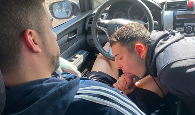 Latino Hottie With Incredible Body Uriel Simon Tongues Prick For A Free-For-All-For-All-For-All Cab Rail - Cock Rails