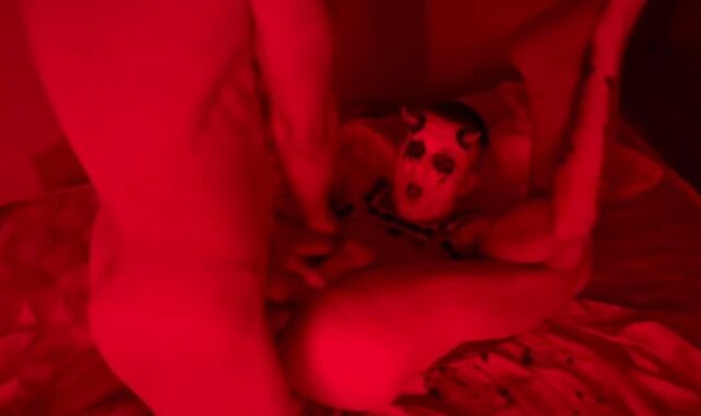 Vid blogger spent the night in a cursed mansion with a supah-steaming devil