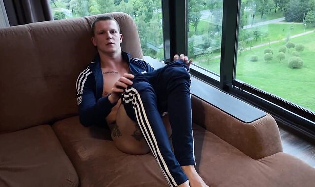 A sports dude gave himself up to a chatty camera guy at the casting