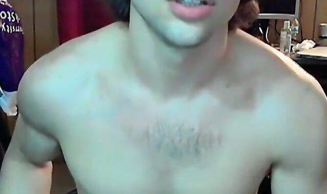 Strung Up jock Zack Randall faps and shoots a load in individual vid