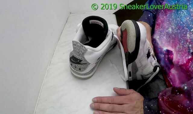 Unpacking and fun with Friends Jordan 4 and holey socks