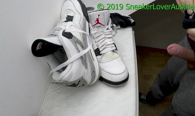 Unpacking and fun with Friends Jordan 4 and holey socks