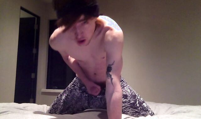 Wild snowboarder touches one out aprés-ski