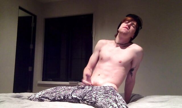 Wild snowboarder touches one out aprés-ski