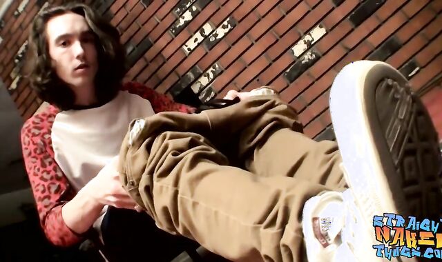 Queer-For-Pay inexperienced Sean Johansen faps and ejaculates solo