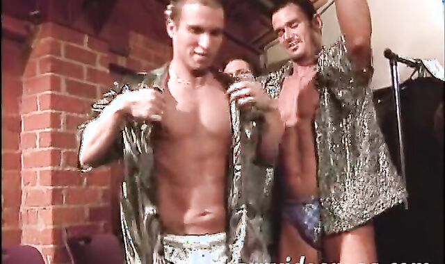 MUSCLE MODELS UNCLOTHED- Naked Style Display