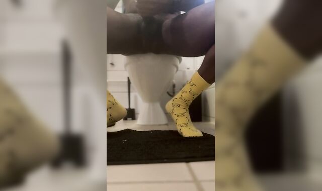 MEATY DARK-HUED MEATPIPE Morning Fapping Session on the restroom with Jism Shot