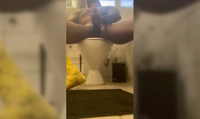 MEATY DARK-HUED MEATPIPE Morning Fapping Session on the restroom with Jism Shot