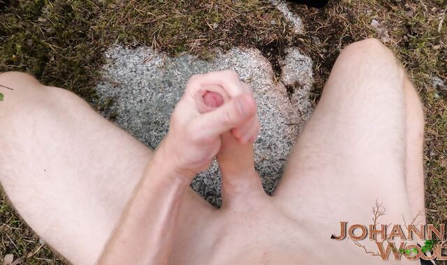 Summerwinds always make spunk rock stiff - 240fps slowmo - Outdoor nudity