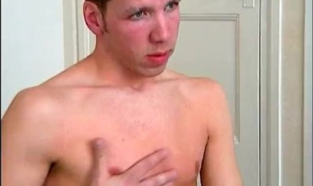 Harmless delivery guy made a porno in spite of him !