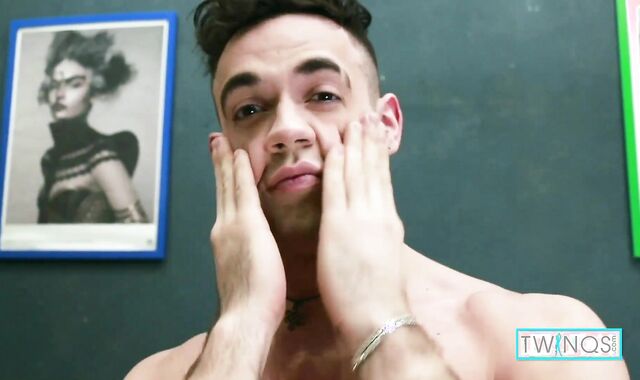 Dark Haired Jock Jackson Gets Bare To Hammer His Meat With Fucktoy!