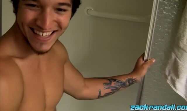 Ultra-Wild jock Jizzy Mcbone faps ginormous fuckpole in shower
