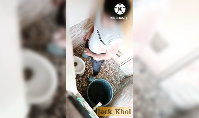 kaya pala matagal siya sa CR. huling nag jajakol si officemate