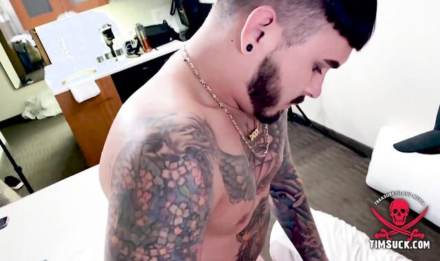 Slurpin’ up Every Droplet of Jizz