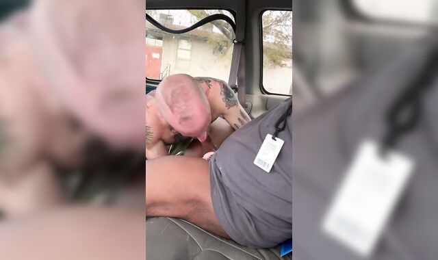 Steamy gym brutha took a break from working out to fellate some IMMENSE EBONY BEEFSTICK