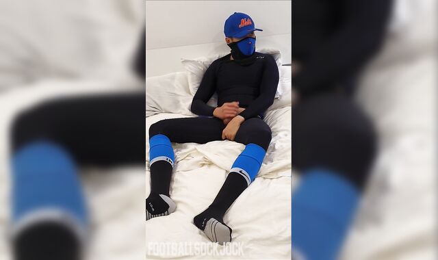 Jerkoff in blue Skins and football socks