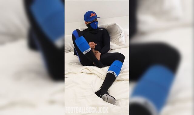 Jerkoff in blue Skins and football socks